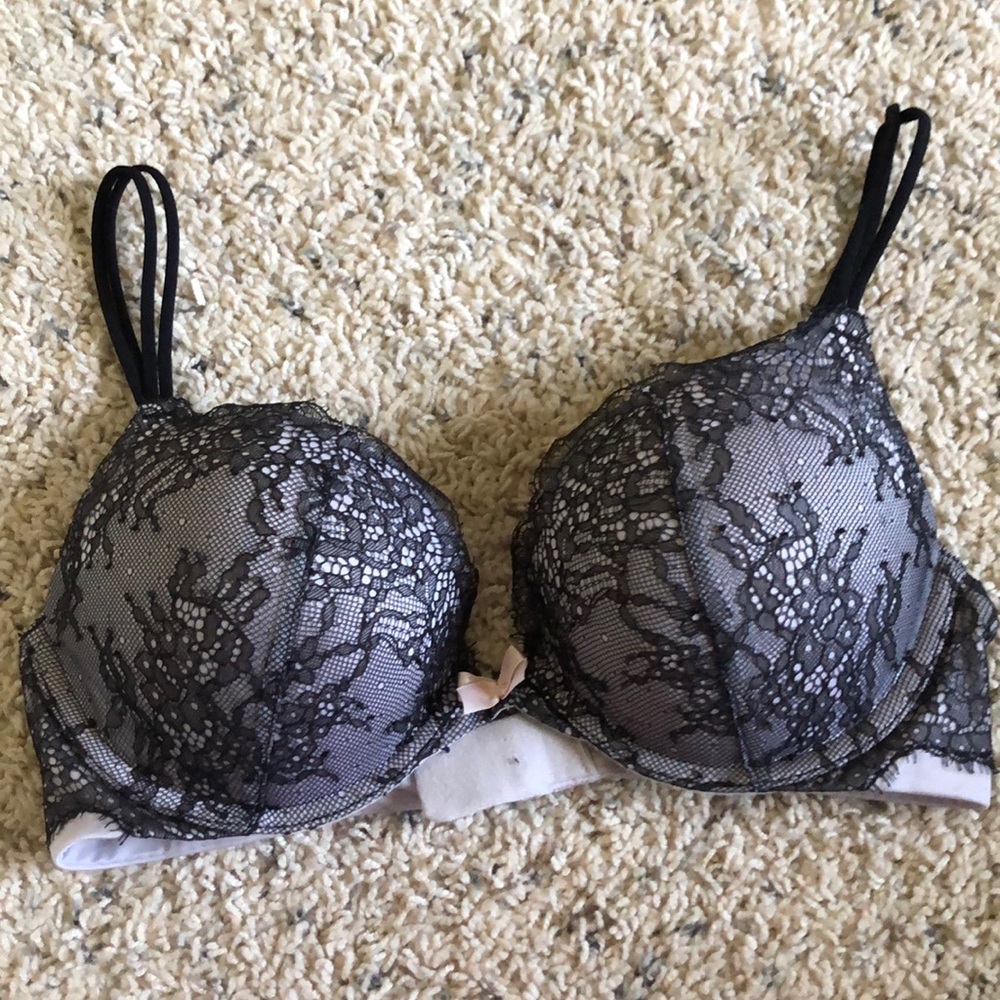 Victoria’s secret Black & Purple bra—34C